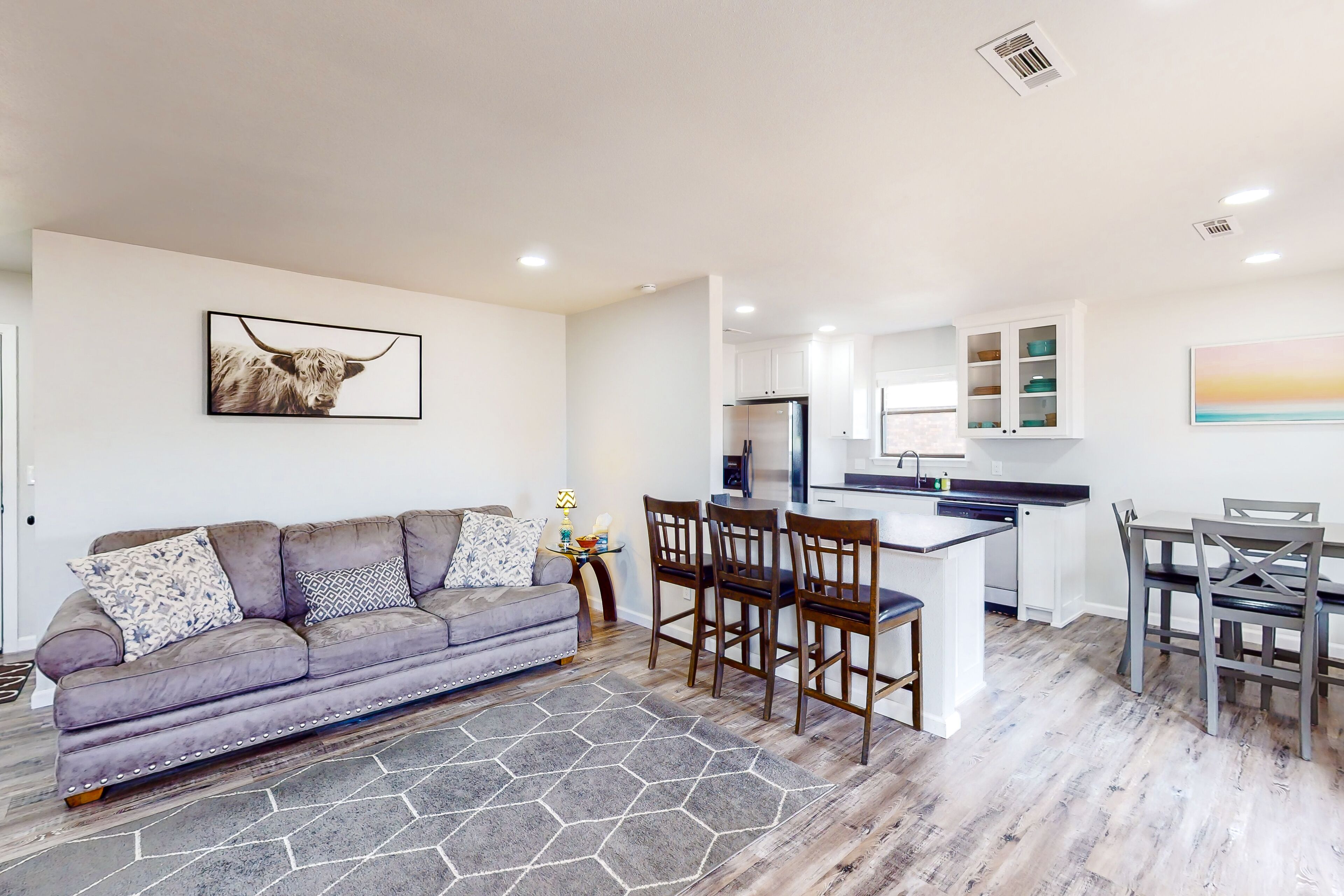 Sunny dog-friendly home in secluded neighborhood with fireplace, patio, backyard