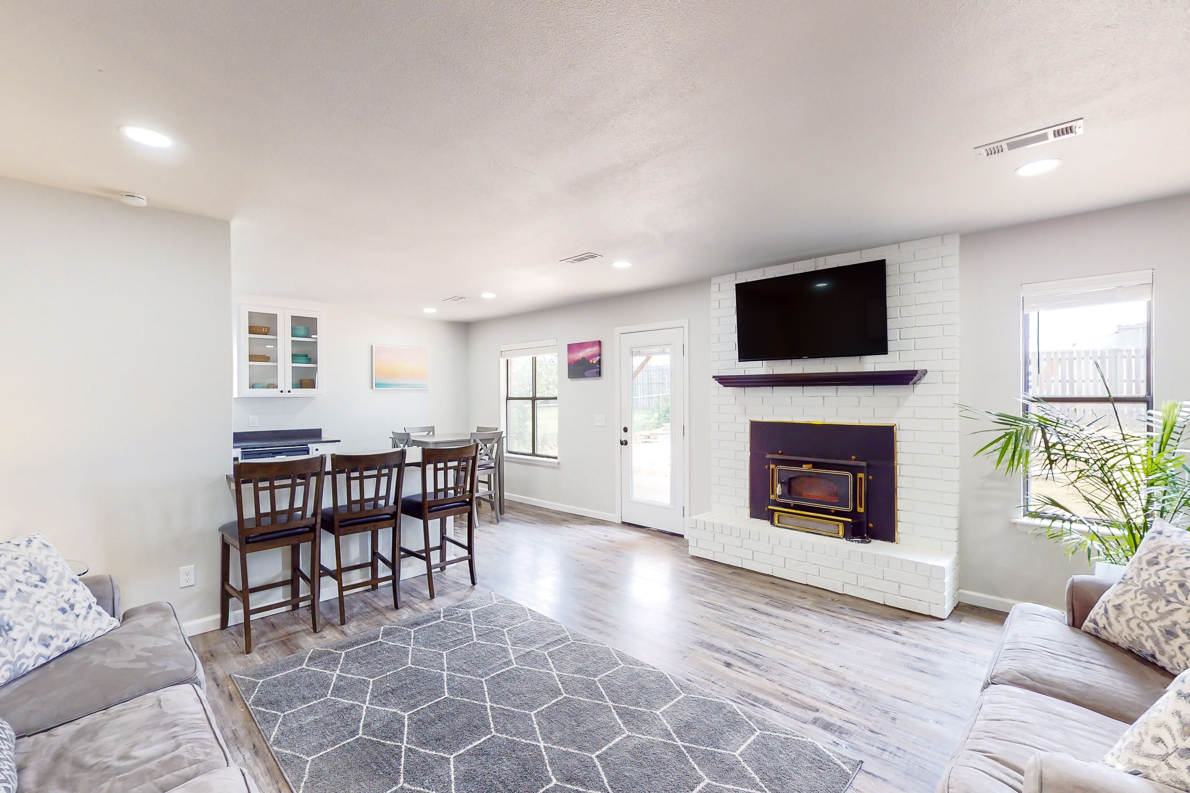 Sunny dog-friendly home in secluded neighborhood with fireplace, patio, backyard