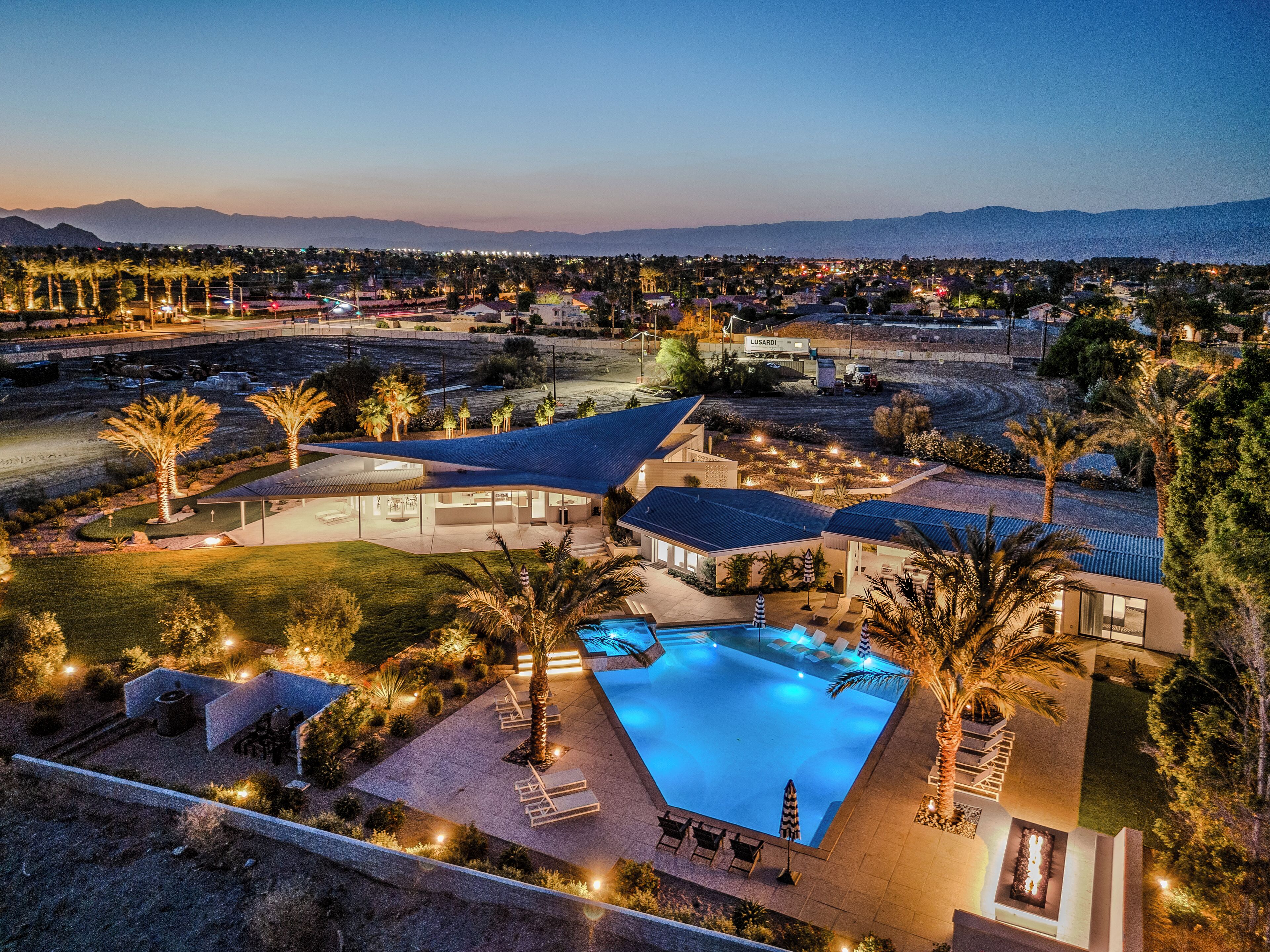 Walk to Coachella! Sleeps 16+, Mountain views - with pool & spa, Private 2-acres