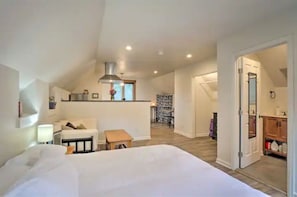1 bedroom, travel crib, free WiFi, bed sheets