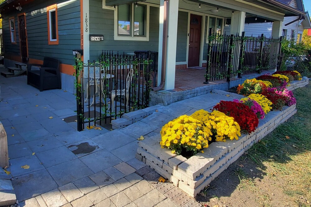 2 Bedroom with Finished Basement Duplex Close to Downtown Indianapolis