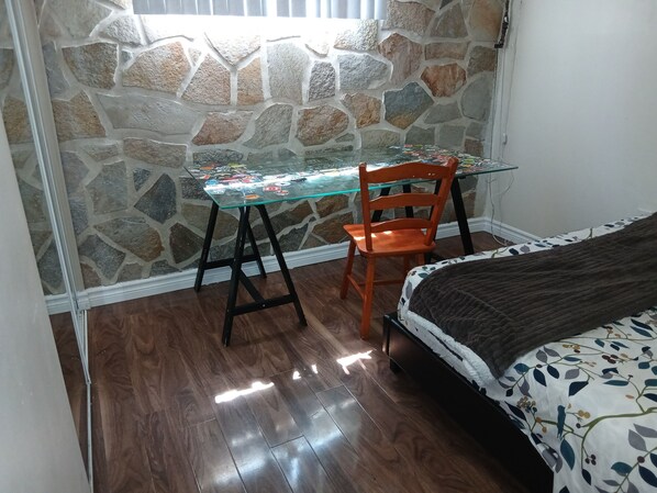 3 bedrooms, WiFi, bed sheets, wheelchair access - The Tranquil Suite
3 bedrooms (Mississauga)