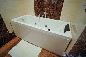 Towels, soap, shampoo - The Royal Sea (Kanthi)