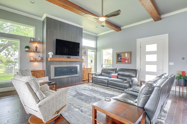 Granbury Vacation Rental | 3BR | 2.5BA | 2,670 Sq Ft | 1 Step to Enter