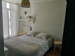3 bedrooms, bed sheets