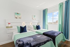 2 Schlafzimmer, Zimmersafe, Schreibtisch, Bügeleisen/Bügelbrett