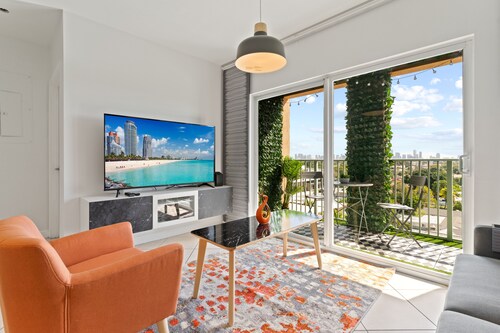 Chic 2BR2BA Apt Near Coral Gables