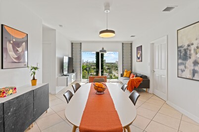 Chic 2BR2BA Apt Near Coral Gables