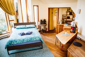 Panoramic Studio Suite, 1 Queen Bed, Bathtub, Partial Ocean View