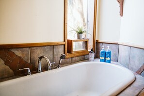 Panoramic Studio Suite, 1 Queen Bed, Bathtub, Partial Ocean View | Bathroom