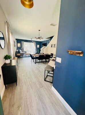 Interior - Encanto’s Disney Vacation Hub (Kissimmee)