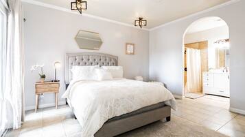 2 slaapkamers, een strijkplank/strijkijzer, reisbedje, gratis wifi