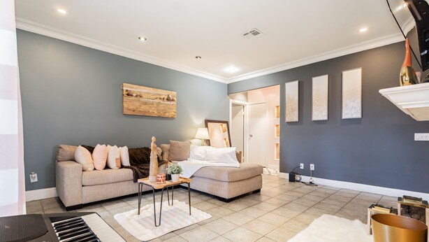 A modern living room with a sofa, coffee table, and a keyboard. - Cozy 2 bedroom apartment in Las Vegas (Las Vegas)