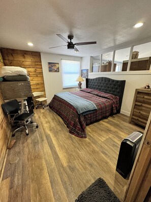 4 bedrooms, travel crib, free WiFi, bed sheets