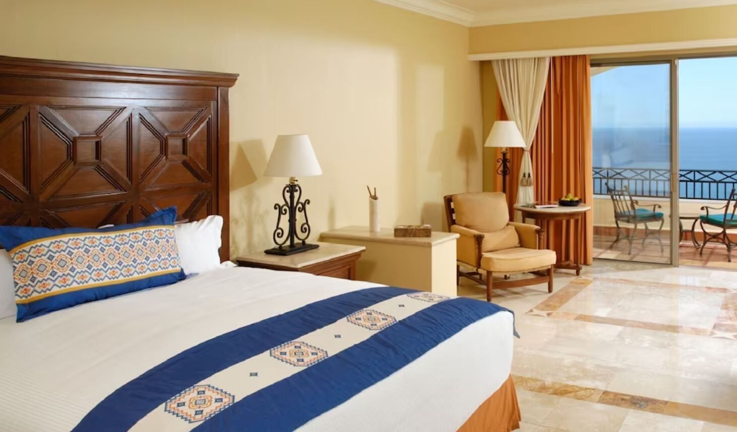 LUXURY BEACHFRONT STUDIO at beautiful Cabo San Lucas resort