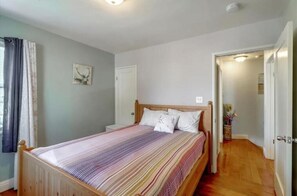 2 bedrooms, desk, iron/ironing board, free WiFi