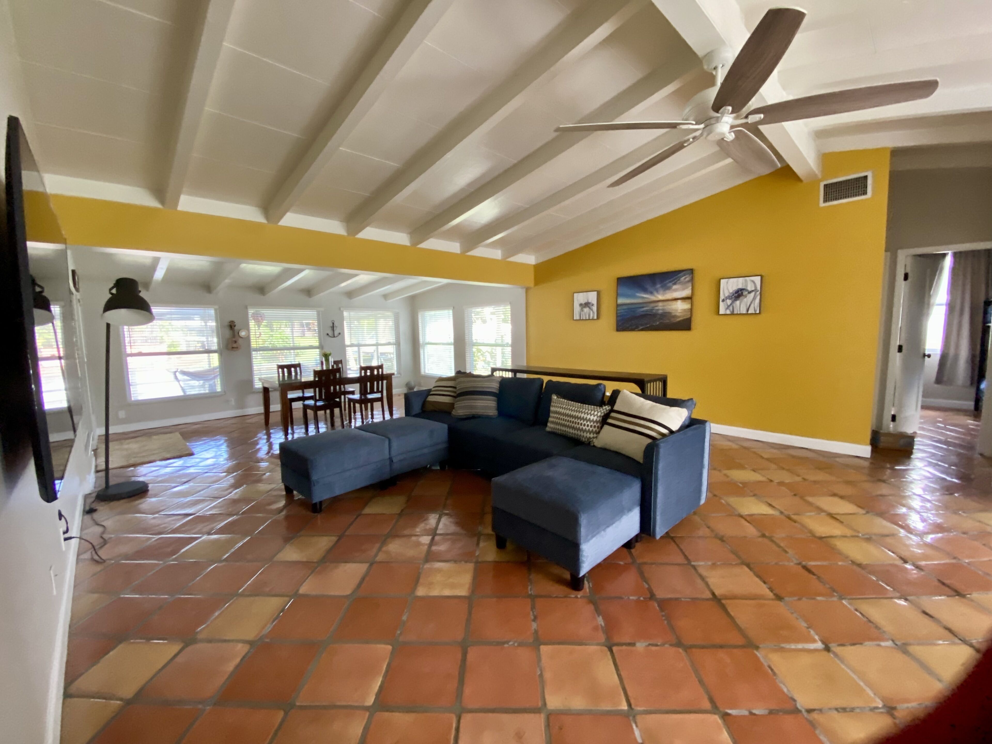 3 Bedroom Retreat with Dock and Jacuzzi, Minutes from Hard Rock Hotel and Casino