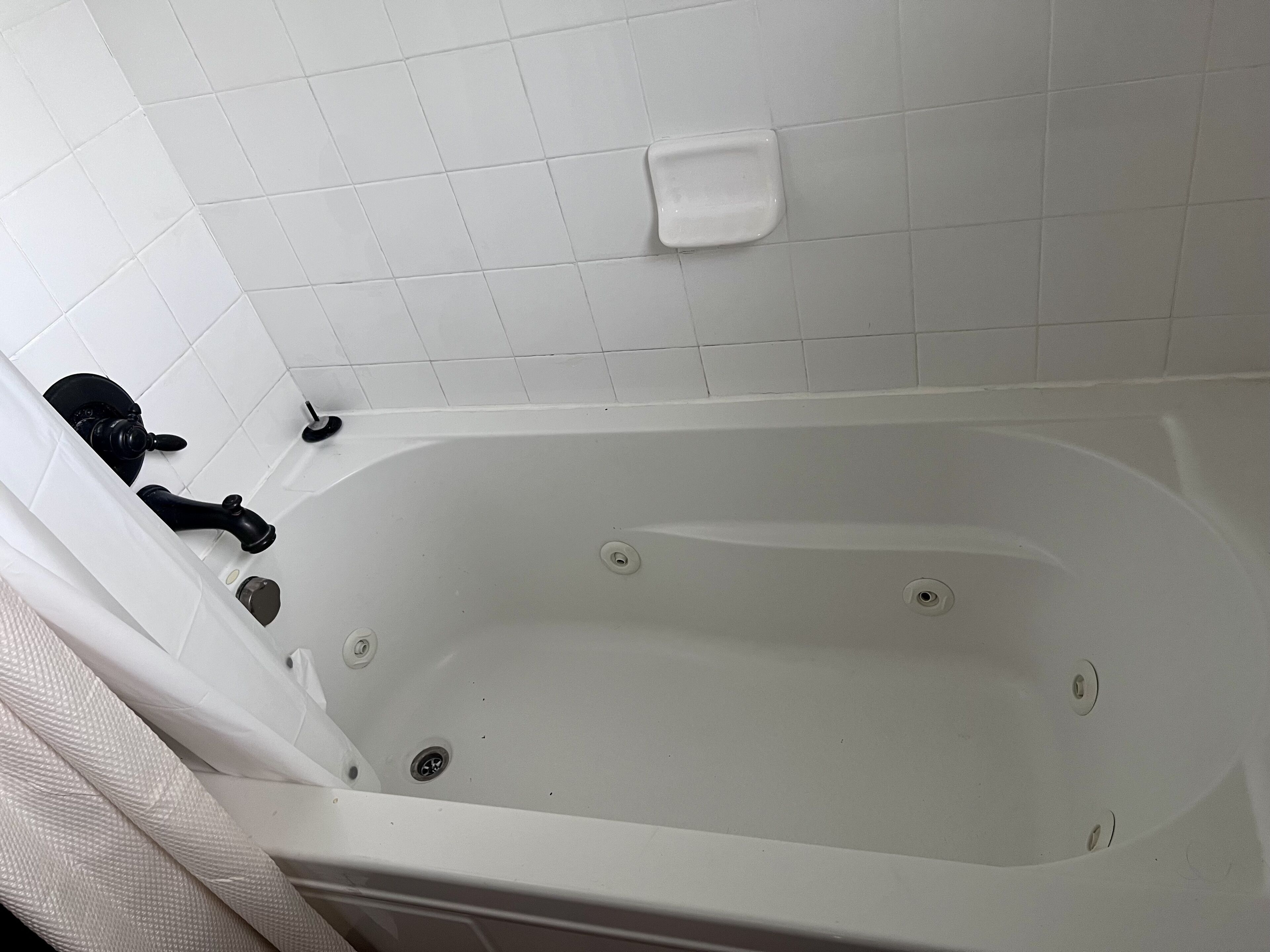 3 Bedroom Retreat with Dock and Jacuzzi, Minutes from Hard Rock Hotel and Casino