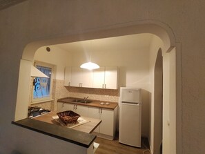 House | Private kitchen | Espresso maker, highchair, dining tables - residence riva musone - stella marina (Porto Recanati)