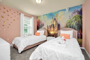 House (Multiple Bedrooms) | 7 bedrooms, laptop workspace, bed sheets - Magical Themed Villa in Windsor Isalnd (Davenport)
