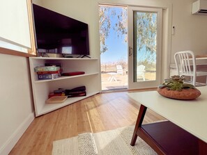 智能电视、壁炉