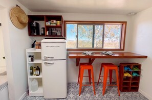 冰箱、微波炉、烤箱、炉灶