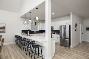 Fridge, microwave, oven, stovetop - Luxury Escape: Pool Table + Hot Tub + Lazy River (Kimberling City)