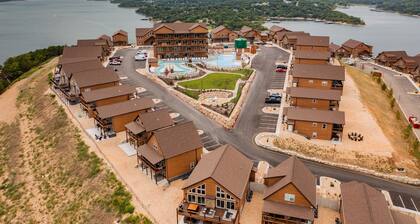 Lakeside Lodge w/ Hot Tub, Pool Table & Lazy River