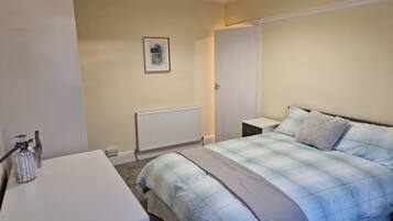 House, Multiple Beds | 3 bedrooms, iron/ironing board, free WiFi, bed sheets