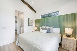 8 bedrooms, free WiFi, bed sheets