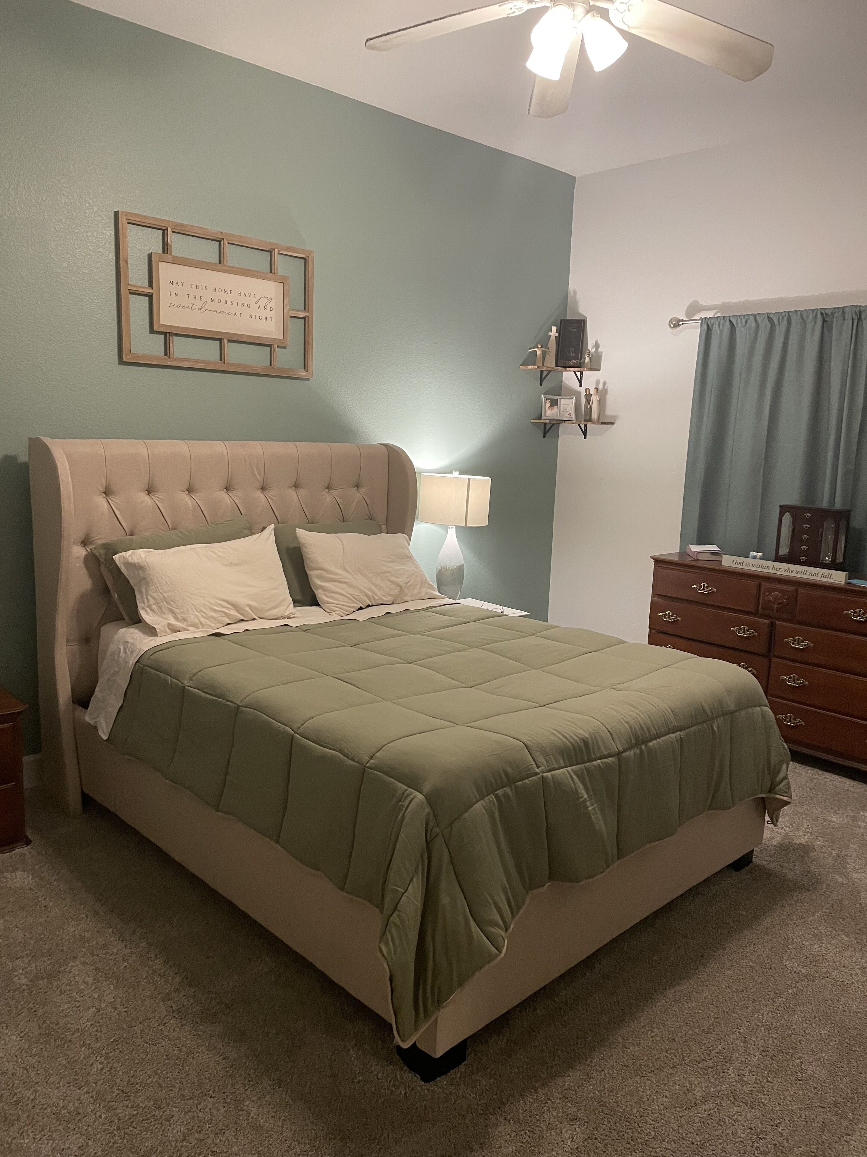 Townhouse near restaurants, shopping and entertainment