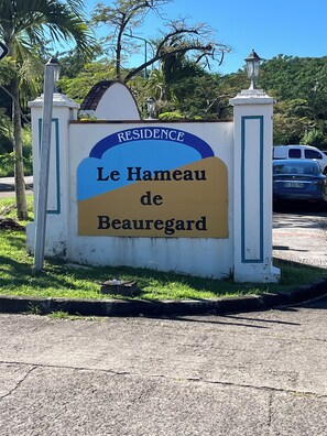 Property grounds - ALPINIA972 (Sainte-Anne)