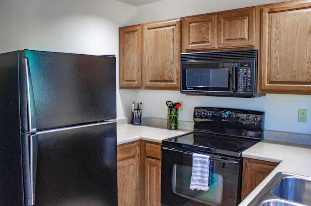 Classic style w/great location near to restaurants, hikes and grocery stores.