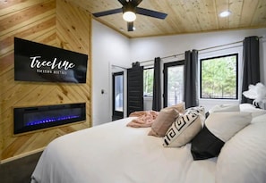 3 室のベッドルーム、デスク、WiFi (無料)、ベッドシーツ