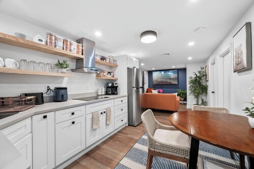 5 Bed 3 bath Boston Condo