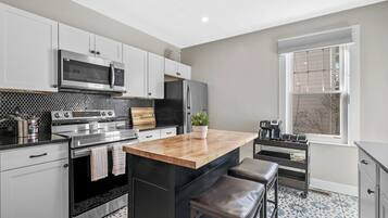 Fridge, stovetop
