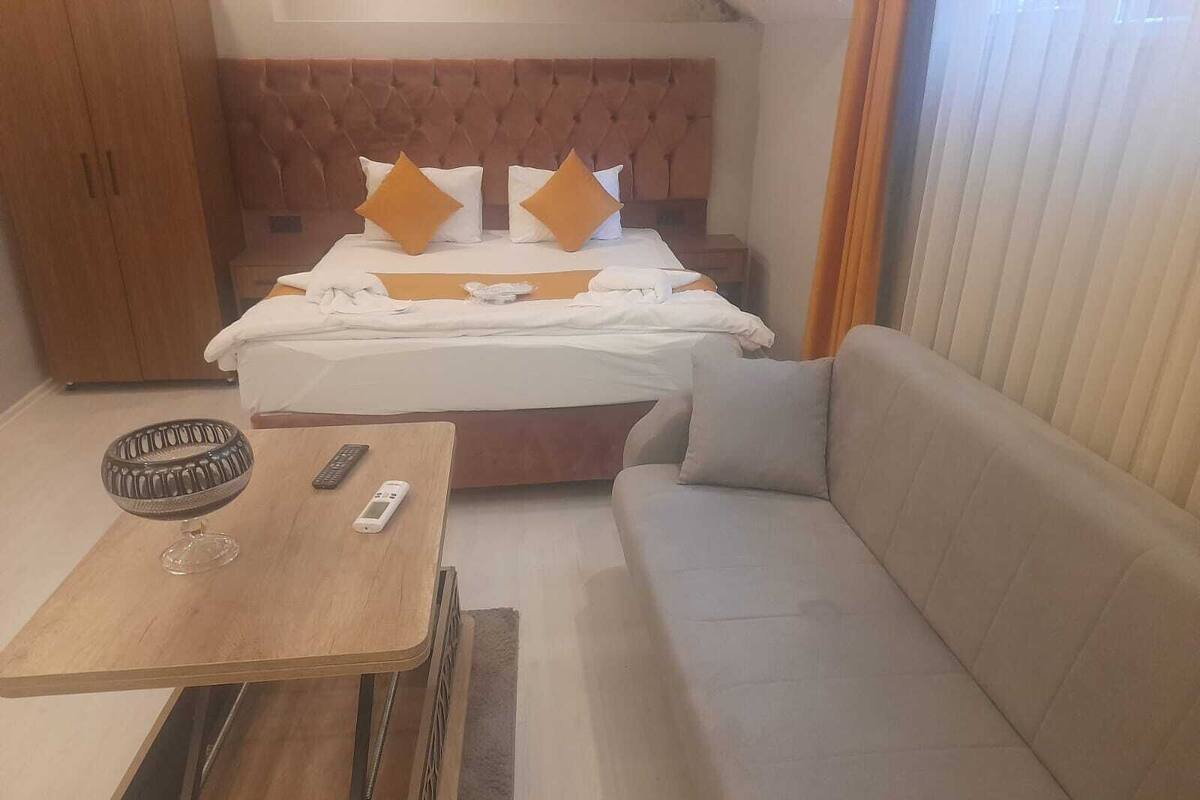 Economy Room | In-room safe, desk, laptop workspace, soundproofing
