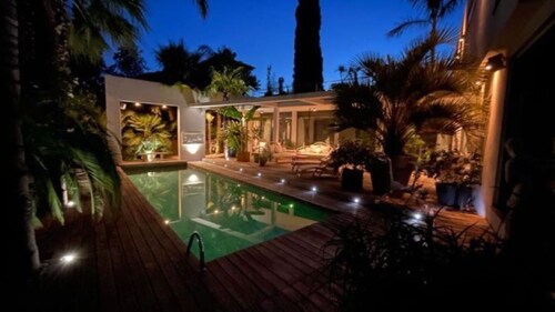 Sublime architect-designed villa close to beaches.