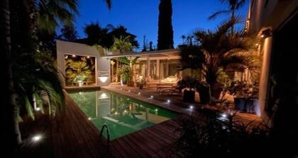 Sublime architect-designed villa close to beaches.