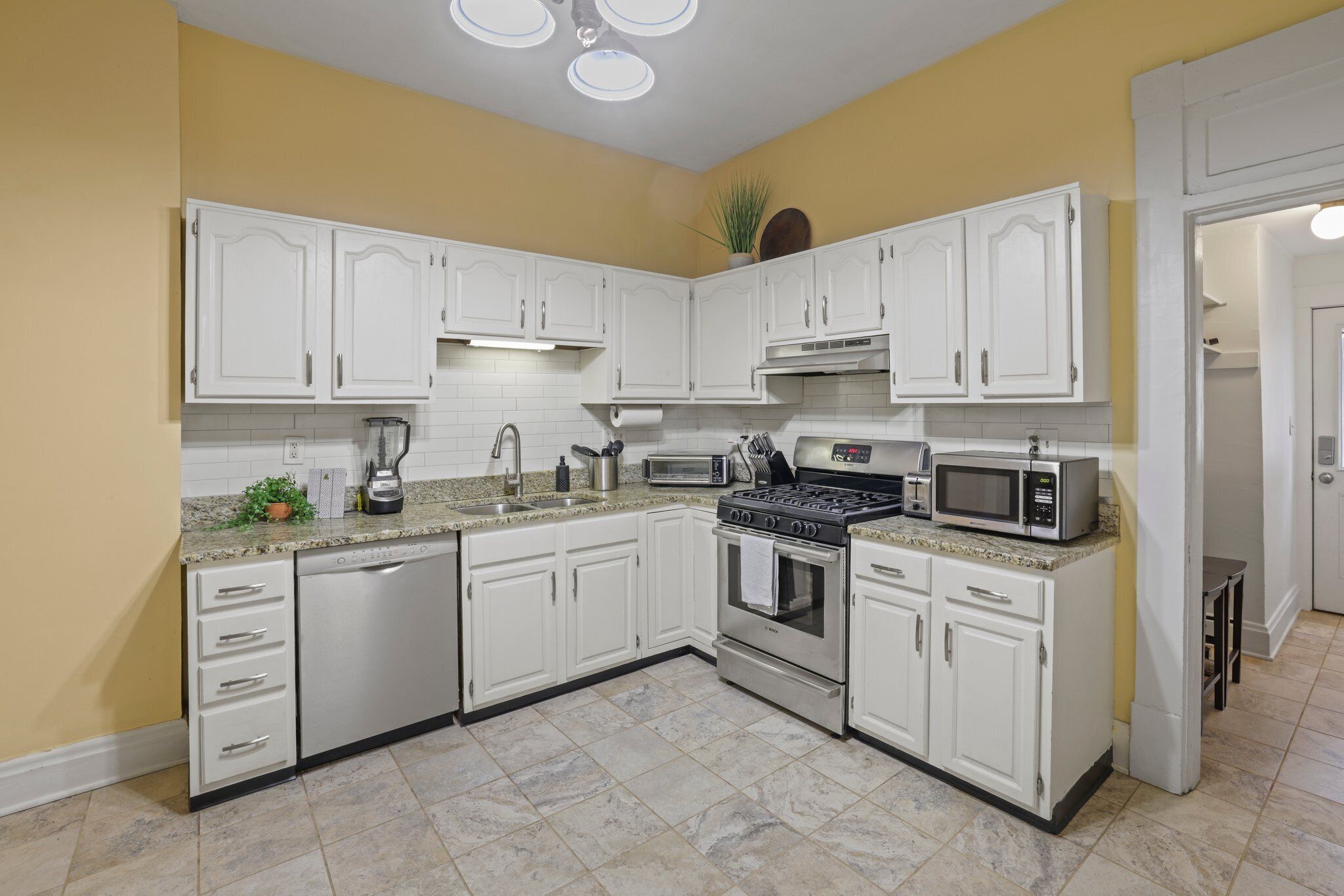 Short North Escape/ Free Parking/Cozy Backyard