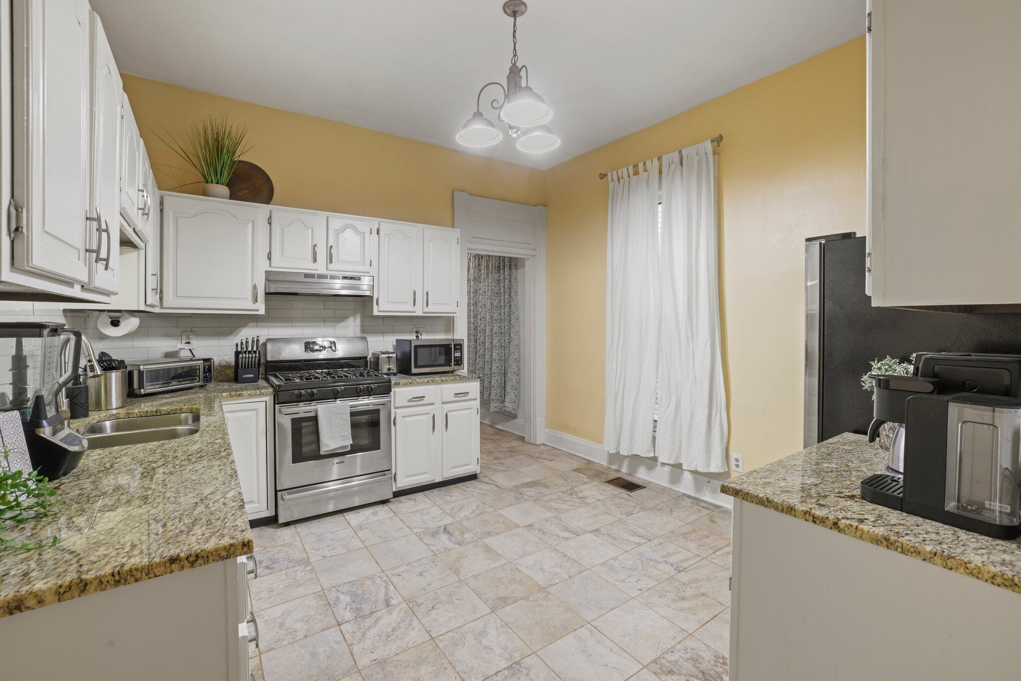 Short North Escape/ Free Parking/Cozy Backyard