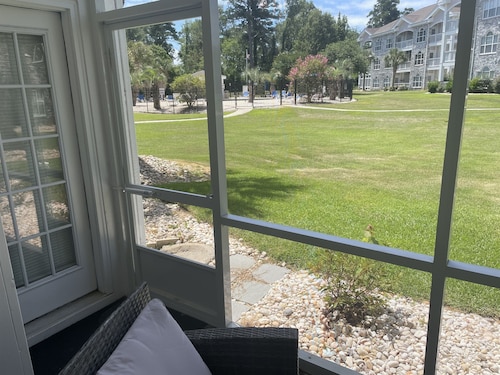 Pet Friendly 2 BR condo on 1st Floor, screen door off porch for walking your dog