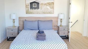 5 bedrooms, desk, iron/ironing board, travel cot