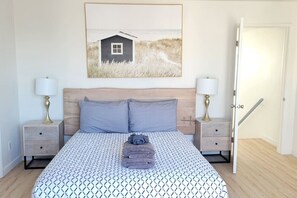 5 Schlafzimmer, Schreibtisch, Bügeleisen/Bügelbrett, Reisekinderbett