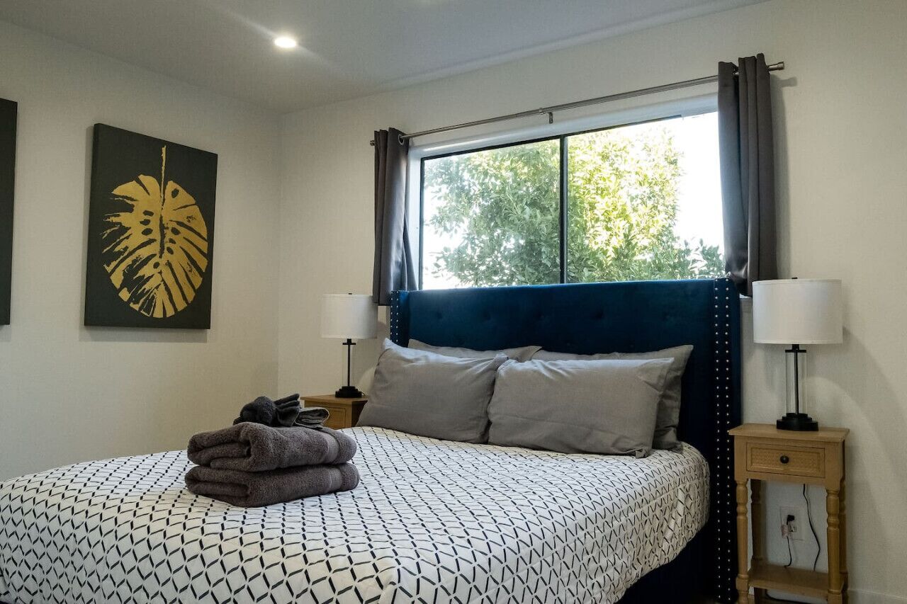 5 bedrooms, desk, iron/ironing board, travel cot