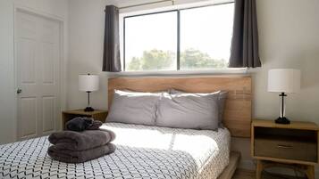 5 bedrooms, desk, iron/ironing board, travel cot