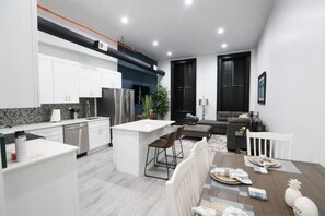 Interior - 2B Stay at the Heart of Easton! (Easton)