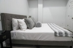 2 slaapkamers, een strijkplank/strijkijzer, gratis wifi, beddengoed