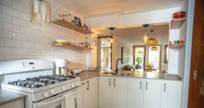 Brown Vinyl Apt - Alamos