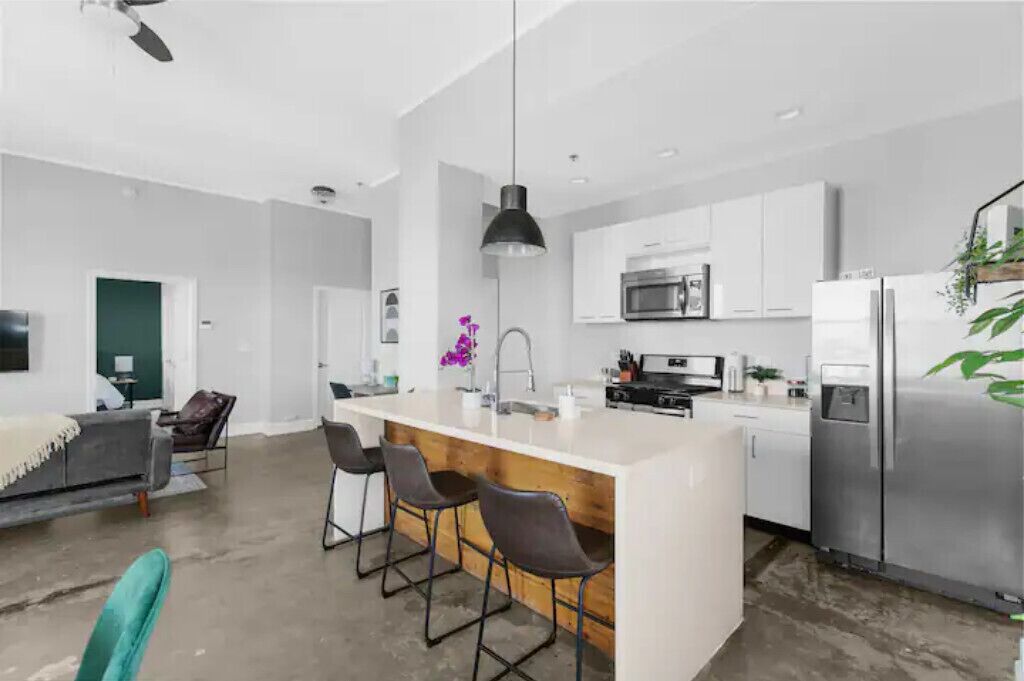 Historic Penthouse Downtown Apt Near BHAM Hospital